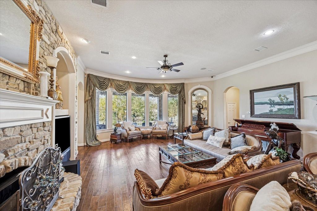 16372 Hwy 6, NAVASOTA, TX 77868