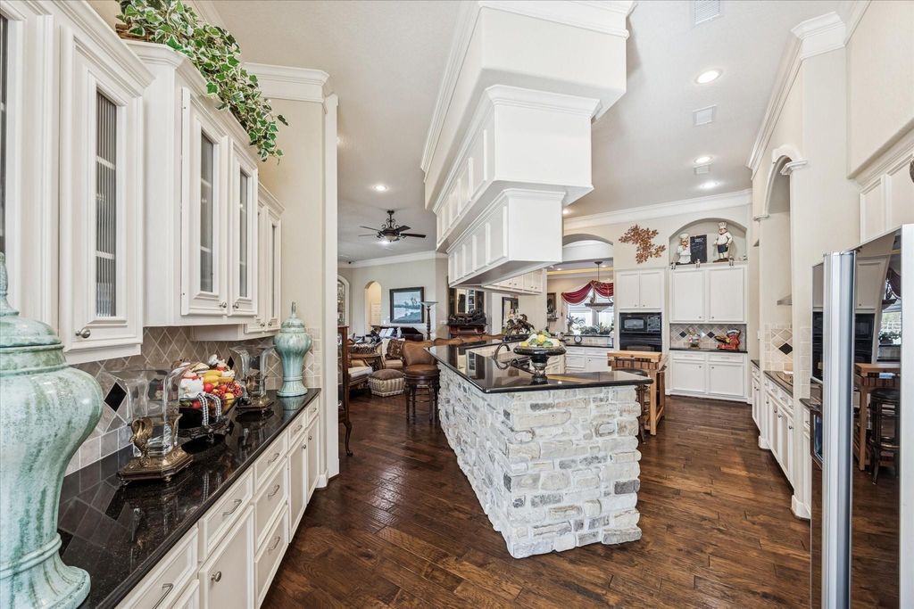 16372 Hwy 6, NAVASOTA, TX 77868