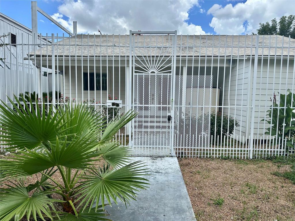 5223 Schuler St, HOUSTON, TX 77007