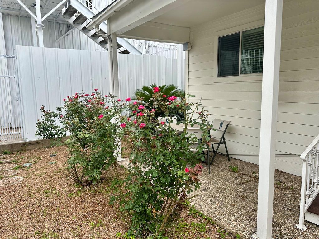 5223 Schuler St, HOUSTON, TX 77007