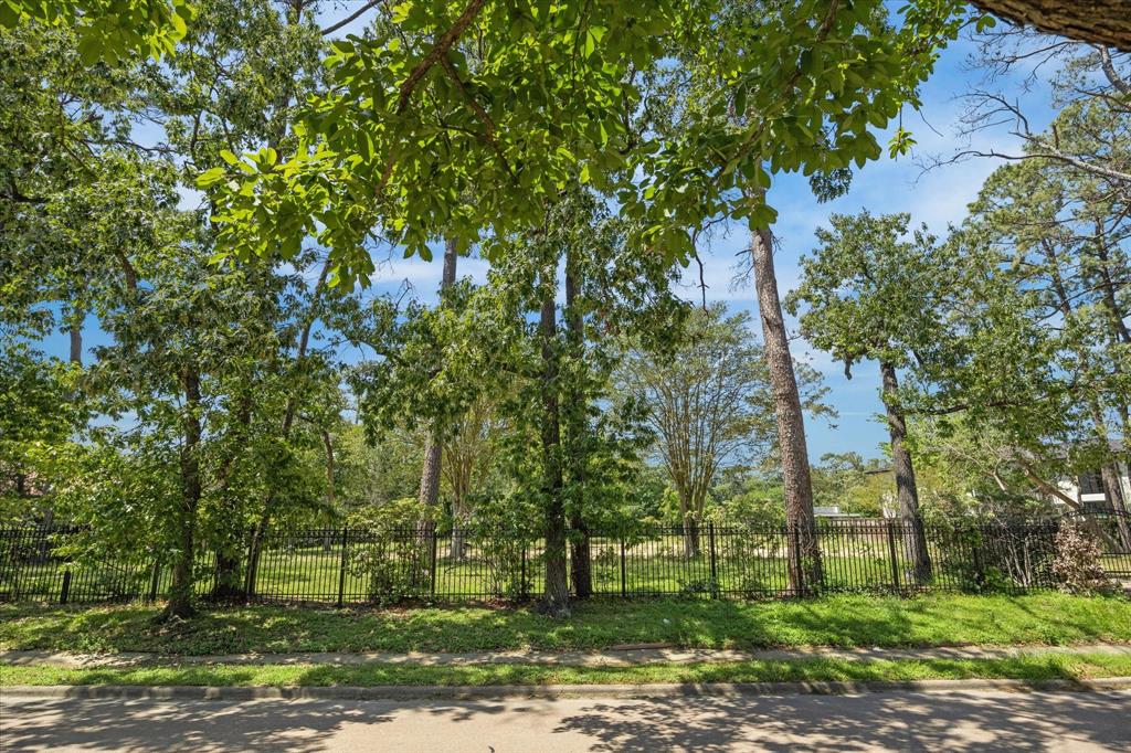 8827 Memorial Dr, HOUSTON, TX 77024