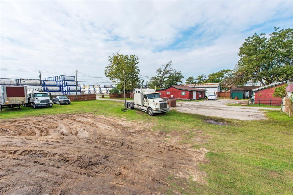 16305 De Zavalla Rd, CHANNELVIEW, TX 77530