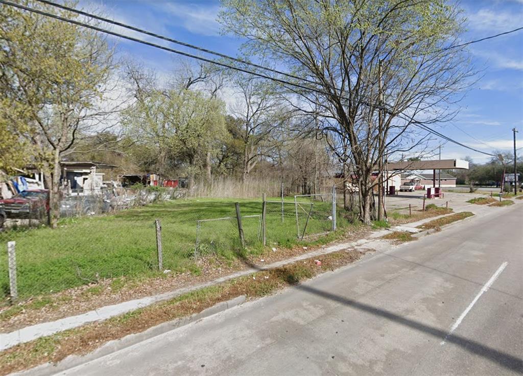 9422 W Montgomery Rd, Houston, TX 77088