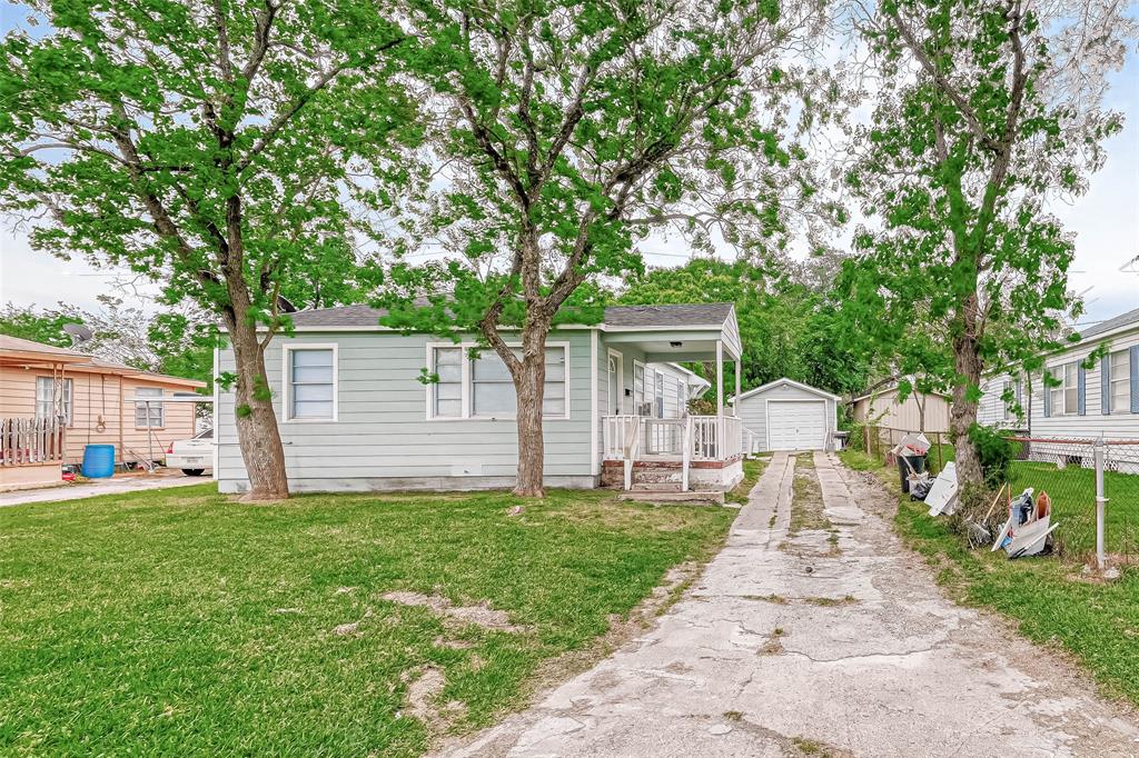 2015 14th St, GALENA PARK, TX 77547