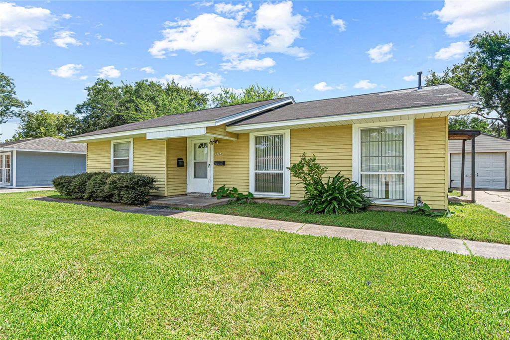 2220 7th St, GALENA PARK, TX 77547