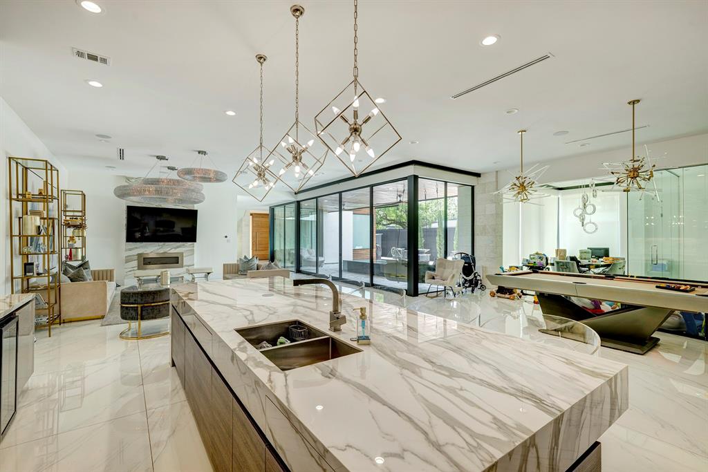 4028 Chatham Ln, HOUSTON, TX 77027