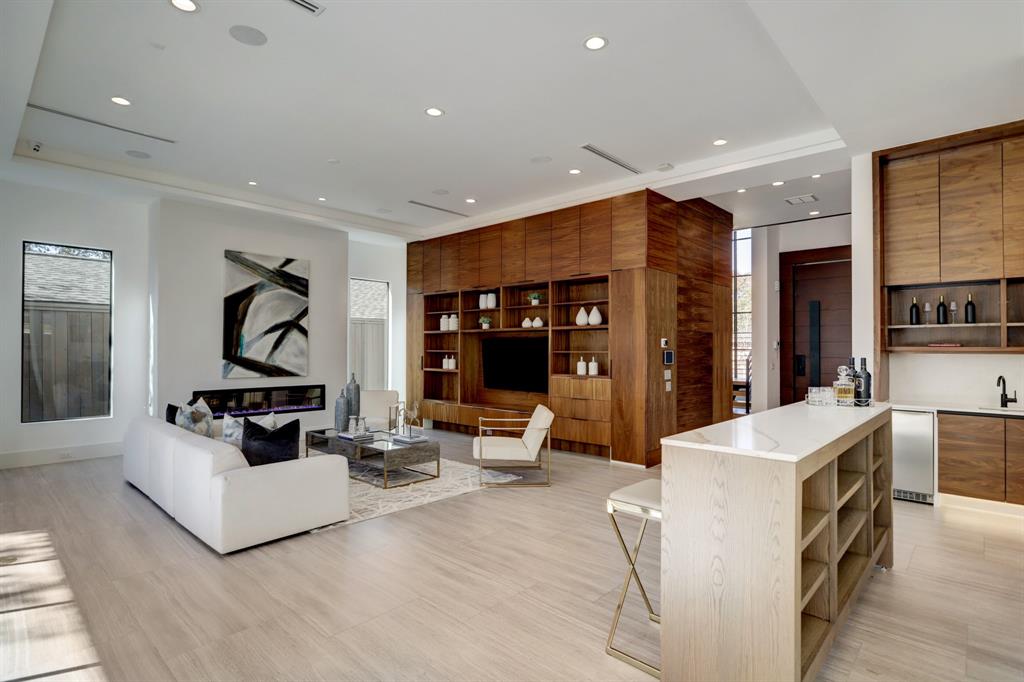 4615 Merwin St, Houston, TX 77027