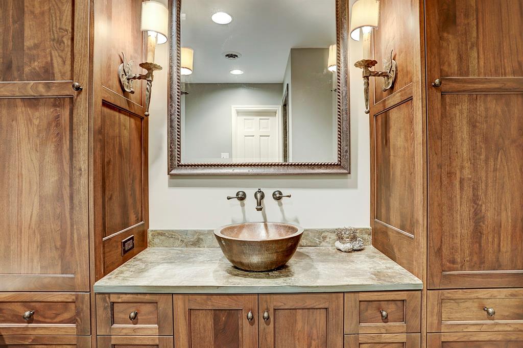 11518 Wendover Ln, Houston, TX 77024