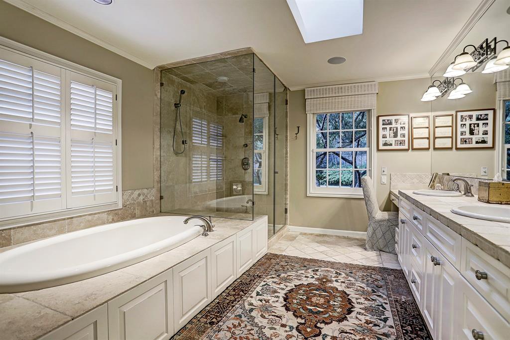 11518 Wendover Ln, Houston, TX 77024