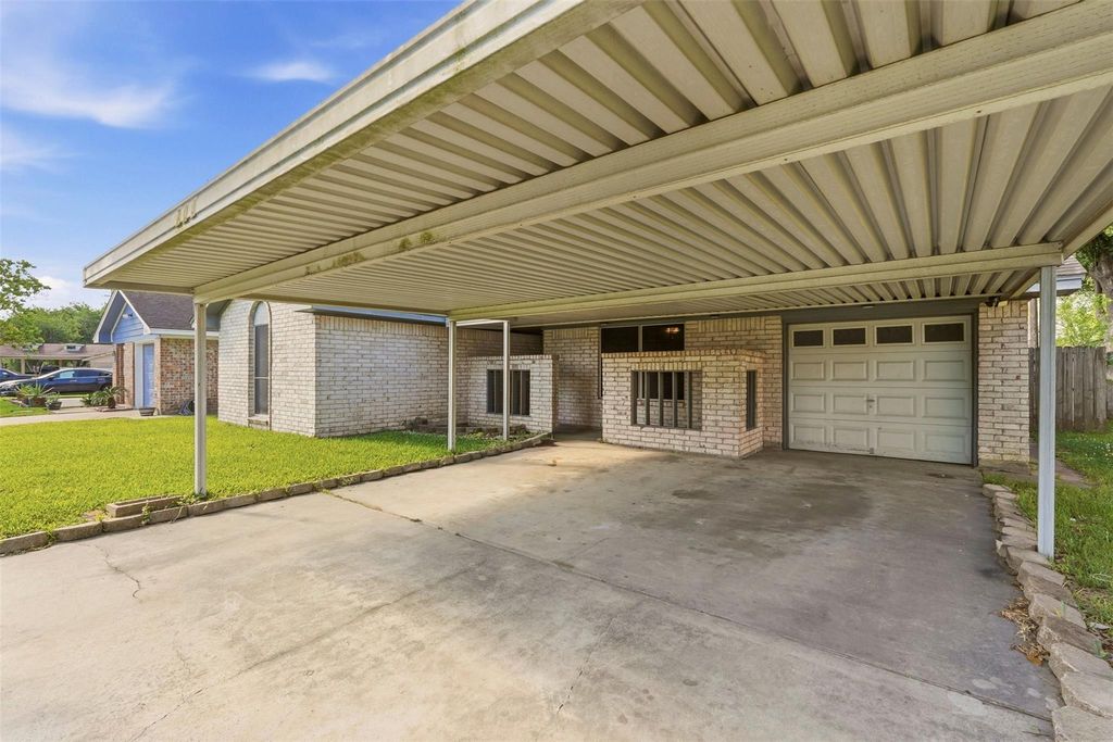 703 Overbluff St, CHANNELVIEW, TX 77530