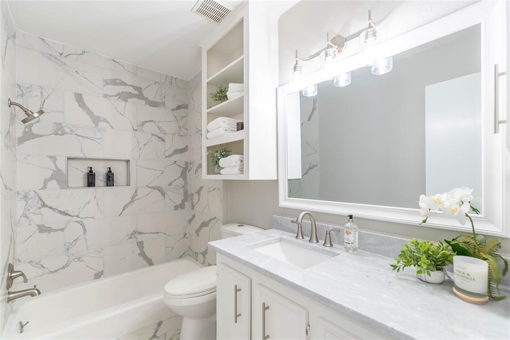 11859 Briar Forest Dr, Houston, TX 77077