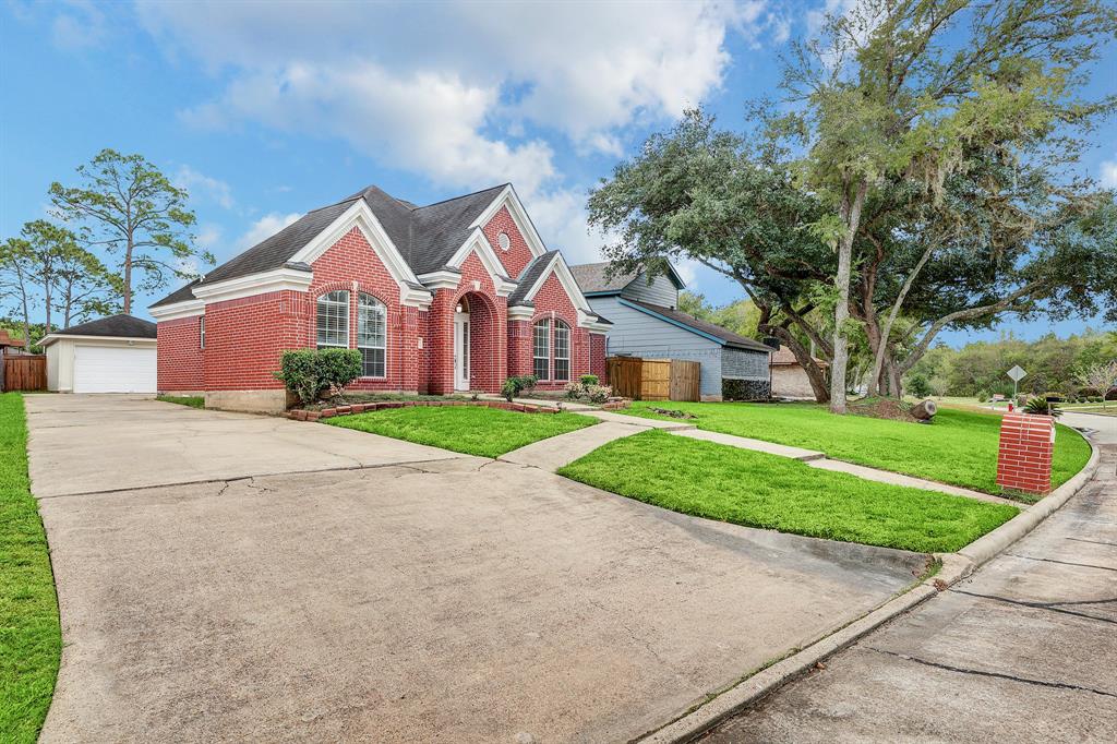 5203 Whittier Oaks Dr, FRIENDSWOOD, TX 77546