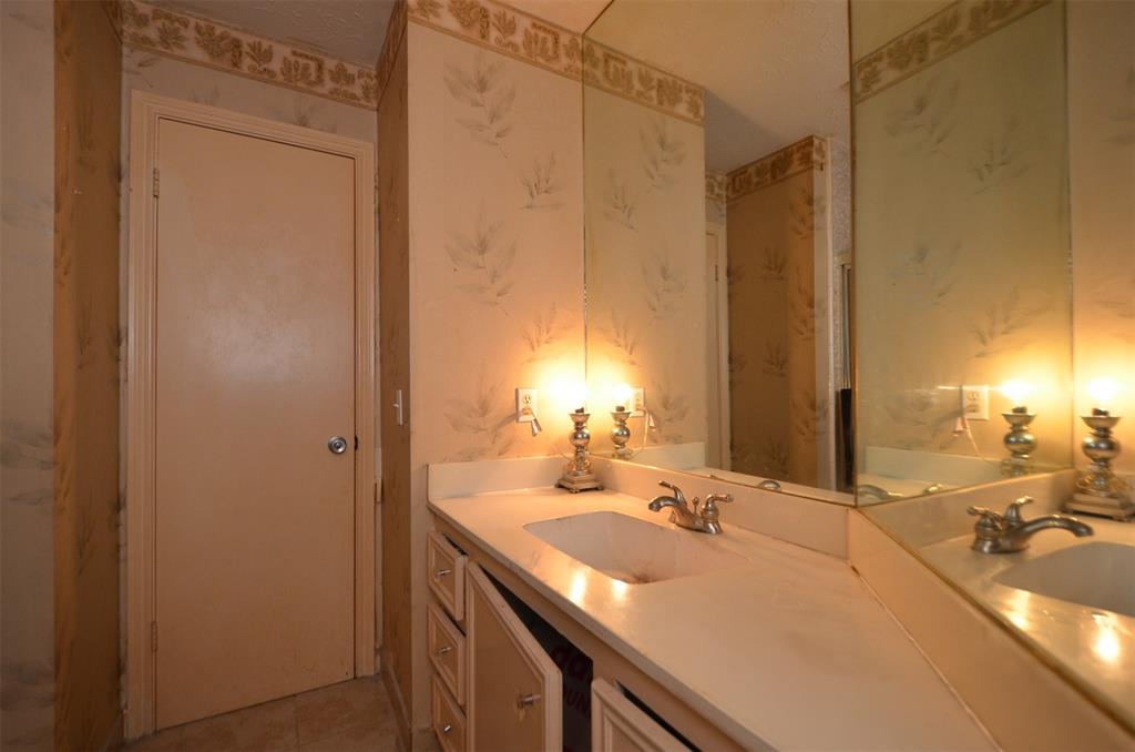 8027 Candle Ln, Houston, TX 77071