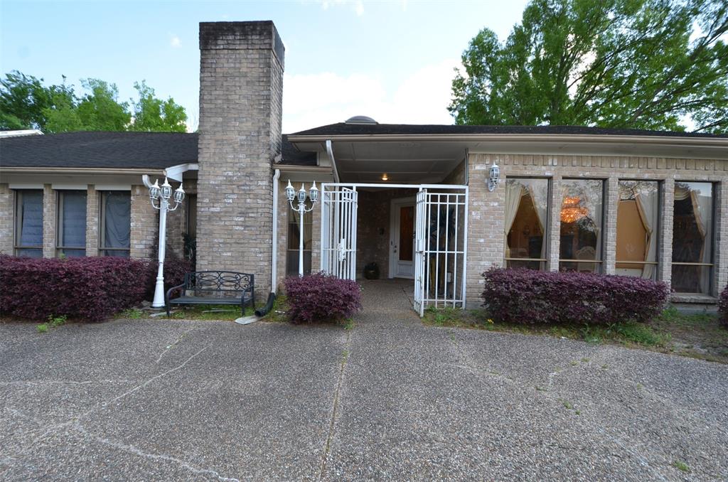 8027 Candle Ln, Houston, TX 77071