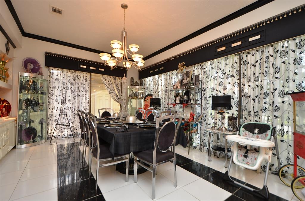 8027 Candle Ln, Houston, TX 77071