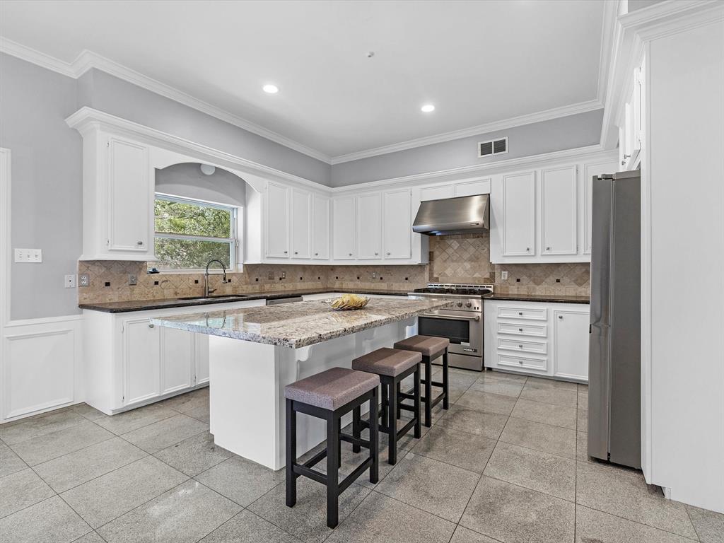 13 Hickory Shadows Dr, HOUSTON, TX 77055