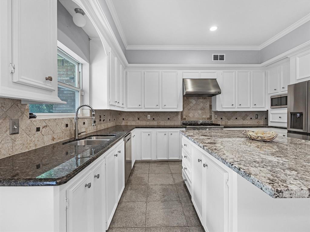 13 Hickory Shadows Dr, HOUSTON, TX 77055