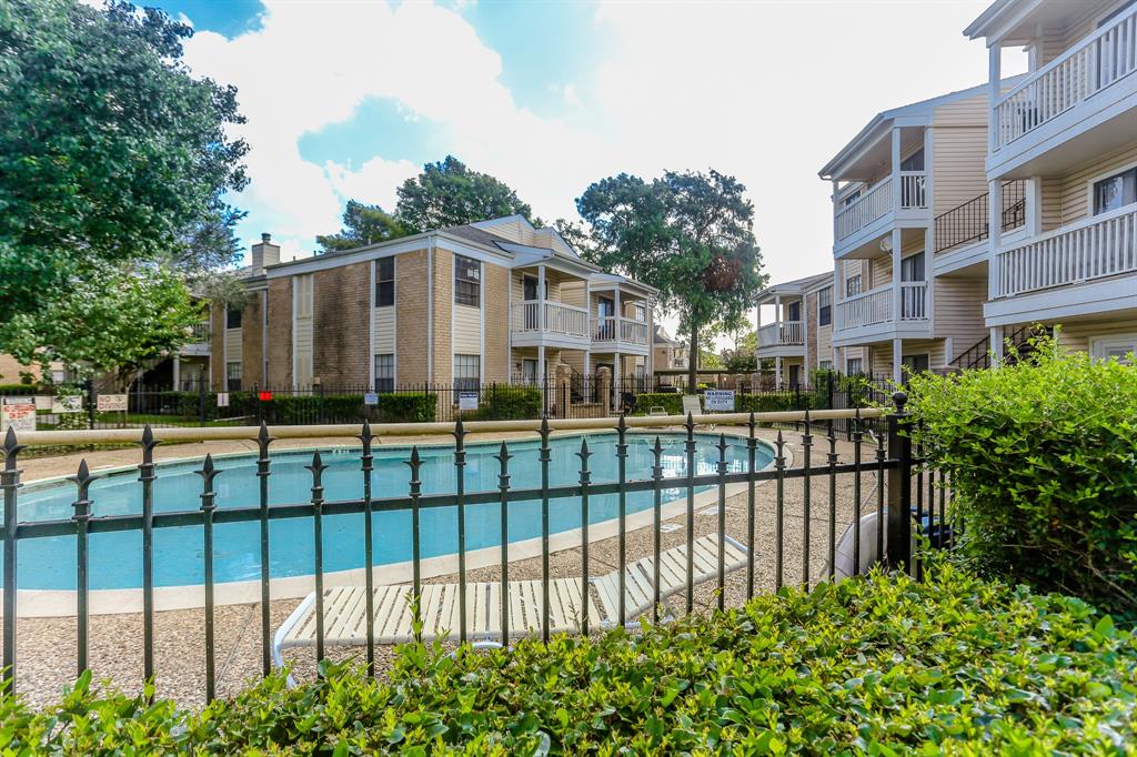 2750 Holly Hall St Apt 419, Houston, TX 77054