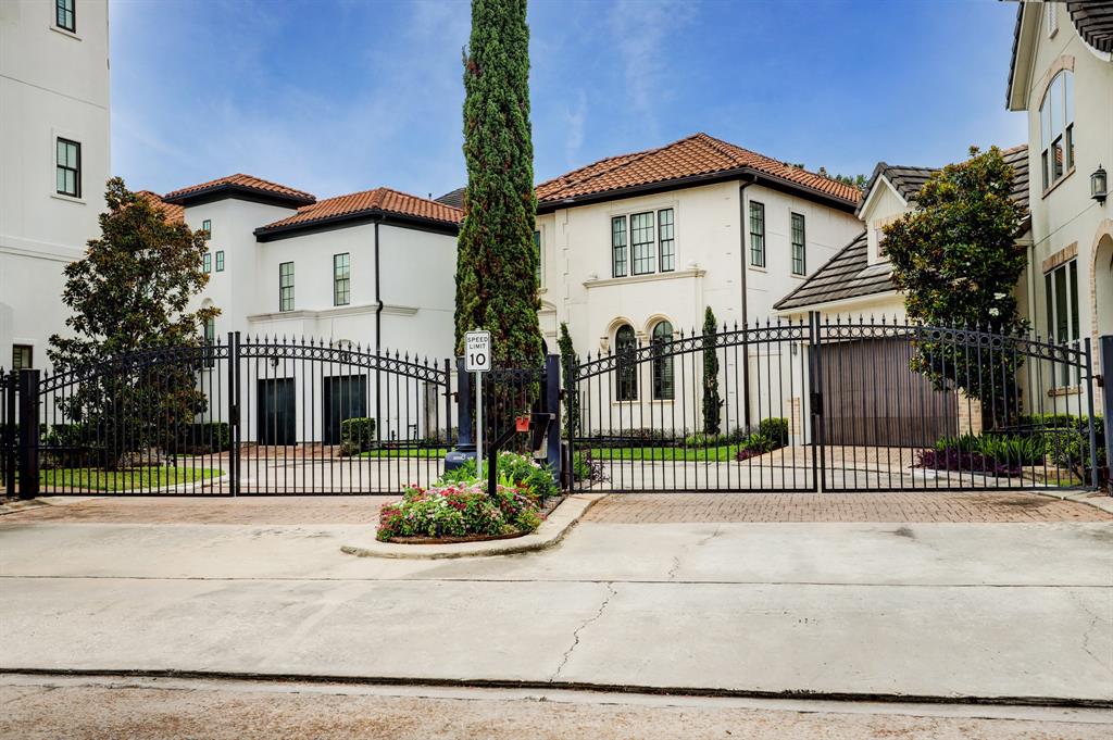 931 Queen Annes Rd, HOUSTON, TX 77024