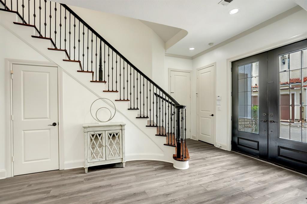 931 Queen Annes Rd, HOUSTON, TX 77024