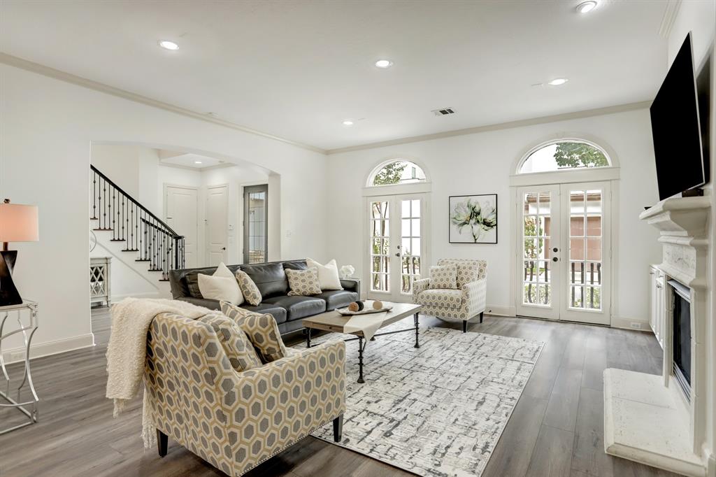 931 Queen Annes Rd, HOUSTON, TX 77024