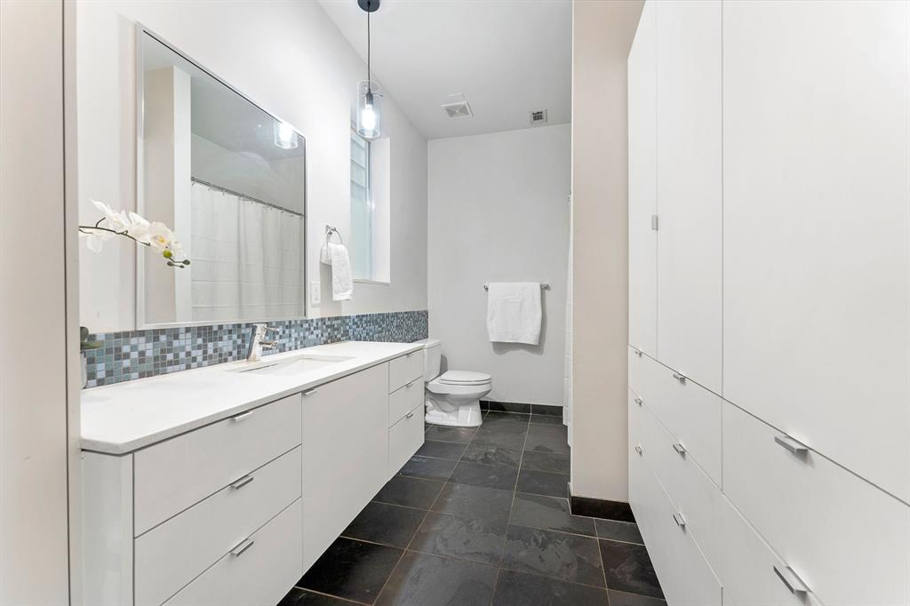 107 Willard St, Houston, TX 77006