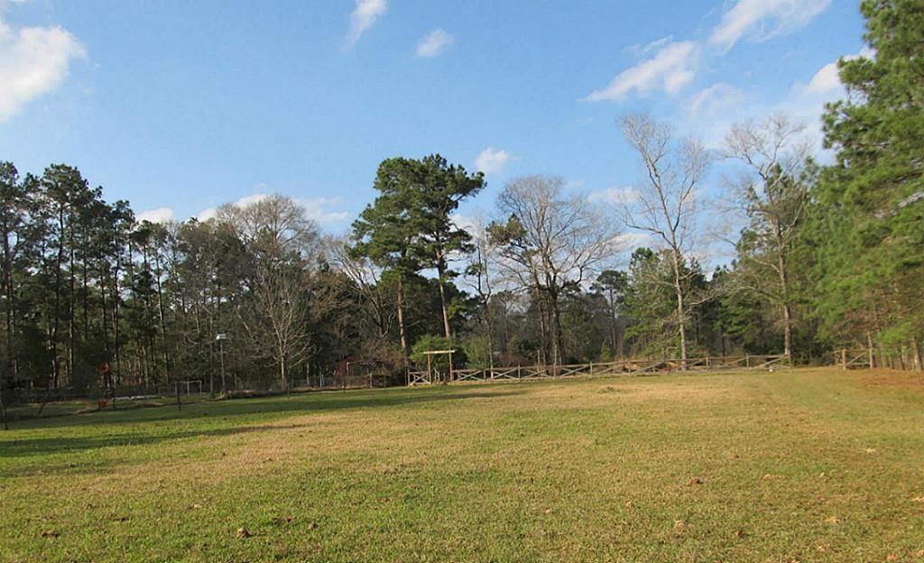 24395 Creekwood Dr, SPLENDORA, TX 77372