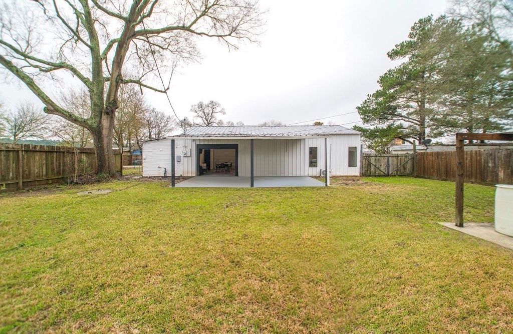 10864 Pecan St, WILLIS, TX 77318