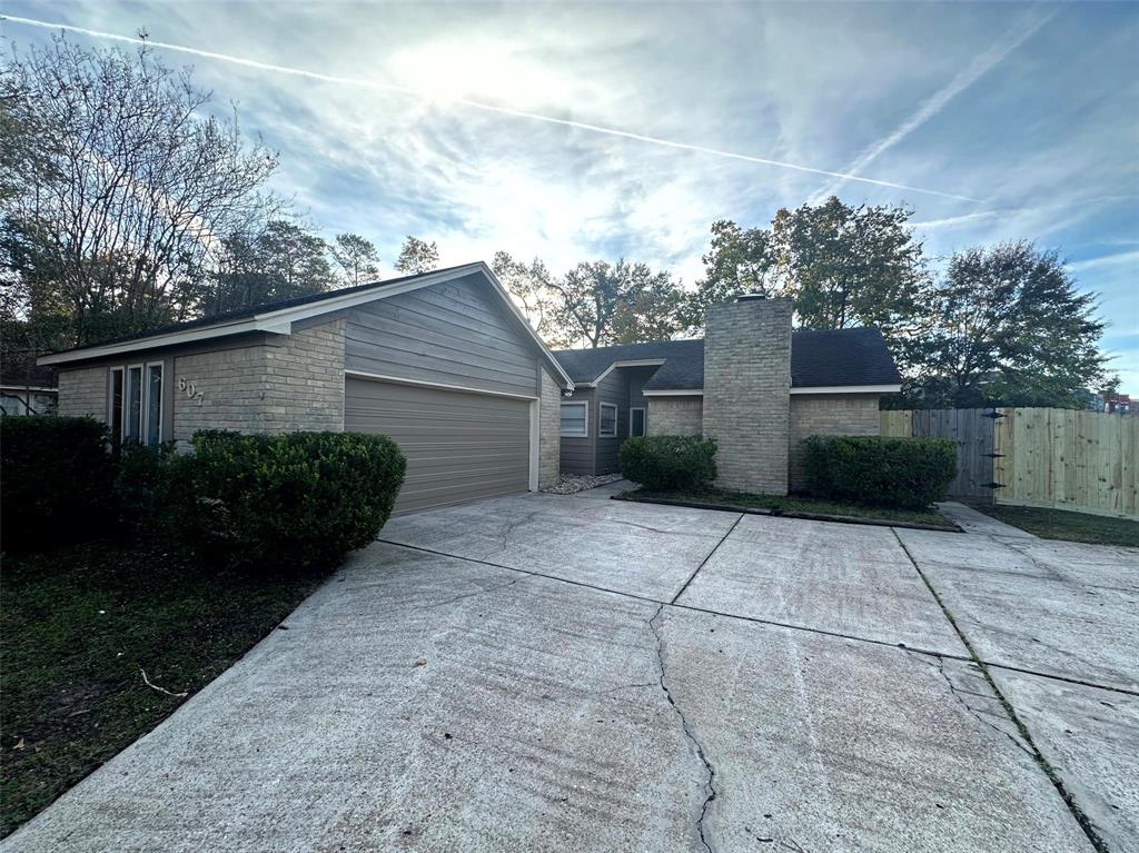 607 S Rivershire Dr, CONROE, TX 77304