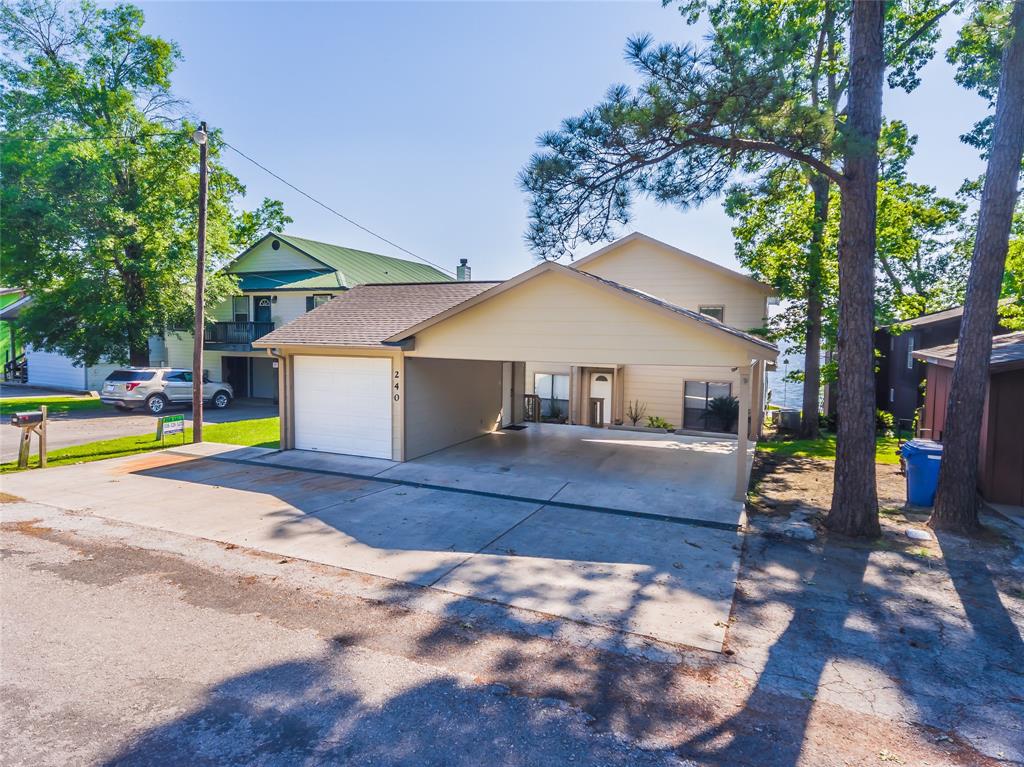 240 W Lake Shore Dr, LIVINGSTON, TX 77351