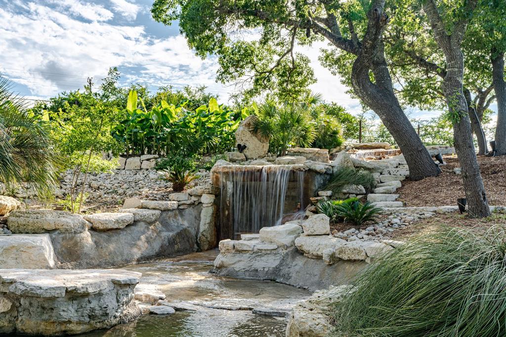 4801 Mira Lago Dr, LAGO VISTA, TX 78645