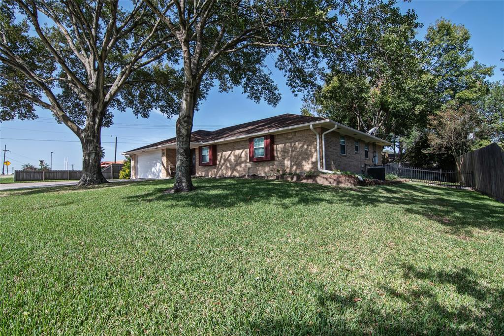 1304 Prairie Lea St, BRENHAM, TX 77833