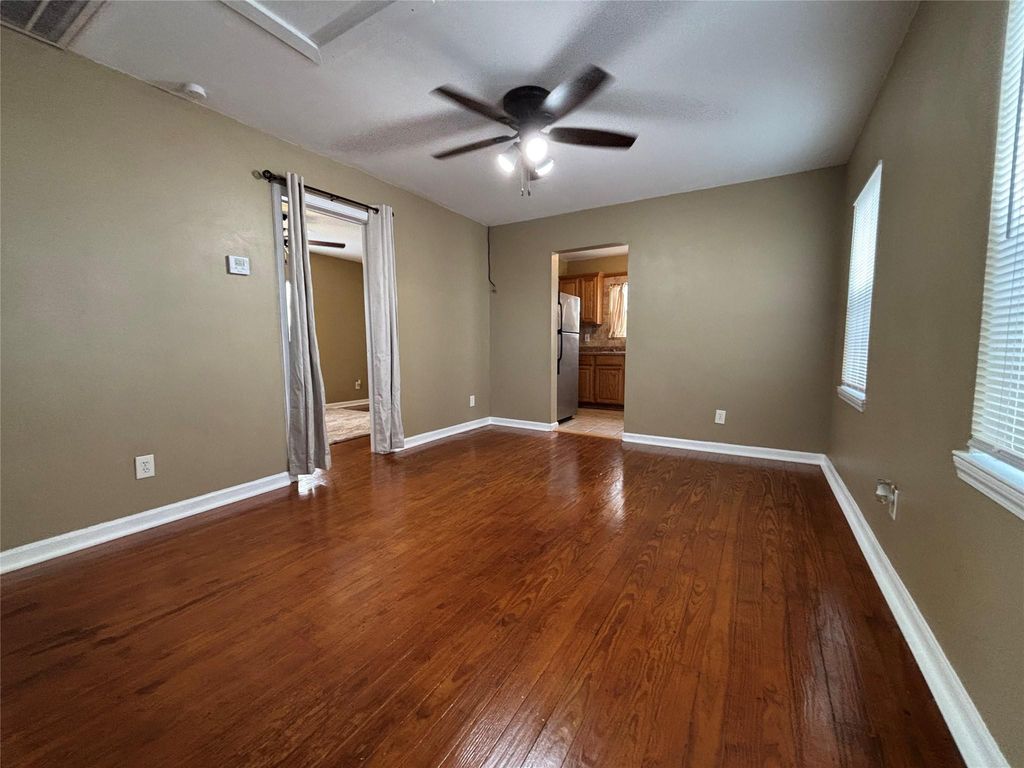 422 W Burleson St, WHARTON, TX 77488