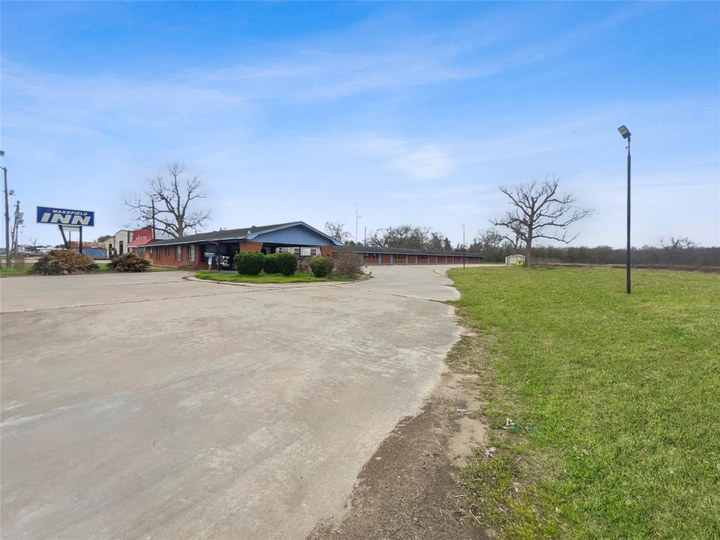 2327 N Richmond Rd, WHARTON, TX 77488