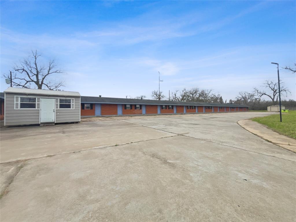 2327 N Richmond Rd, WHARTON, TX 77488