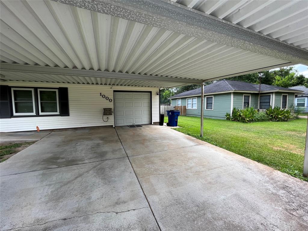 1000 Wimberly St, ANGLETON, TX 77515