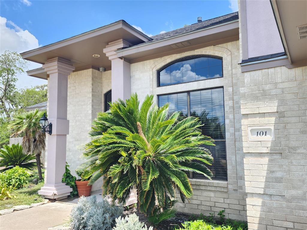 101 Audubon Woods Dr, RICHWOOD, TX 77531