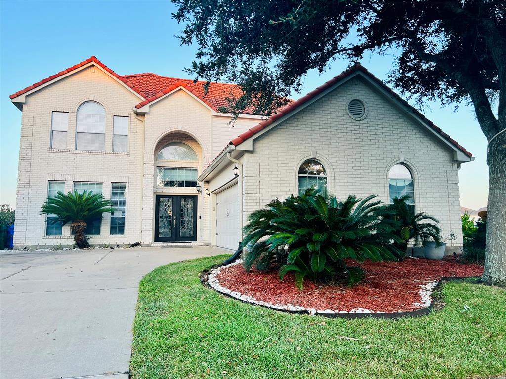 2 Mira Loma Dr, MANVEL, TX 77578