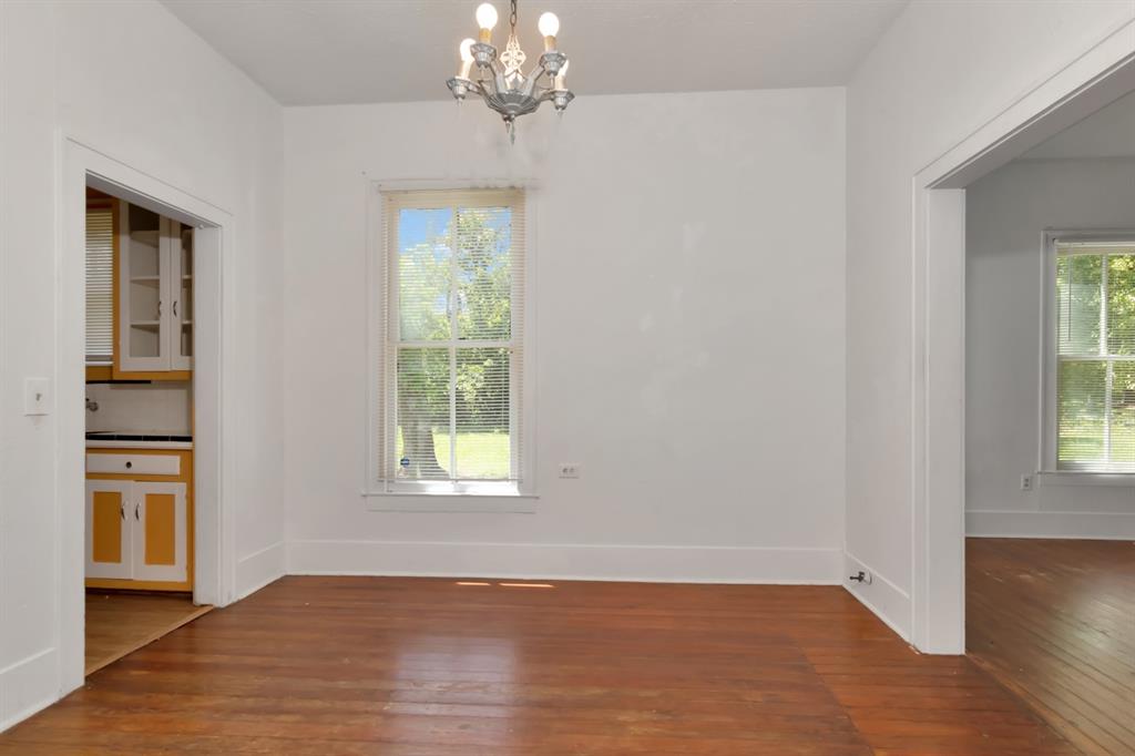 428 E Magnolia St, ANGLETON, TX 77515