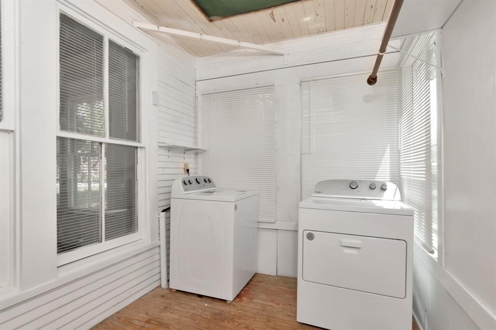 428 E Magnolia St, ANGLETON, TX 77515