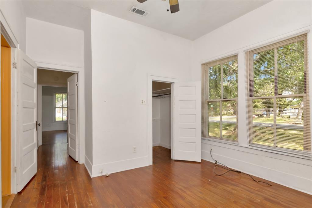 428 E Magnolia St, ANGLETON, TX 77515