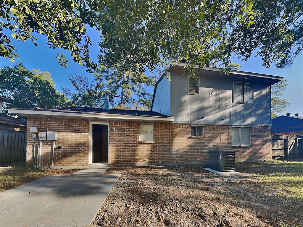 2011 Lexington Woods Dr, SPRING, TX 77373