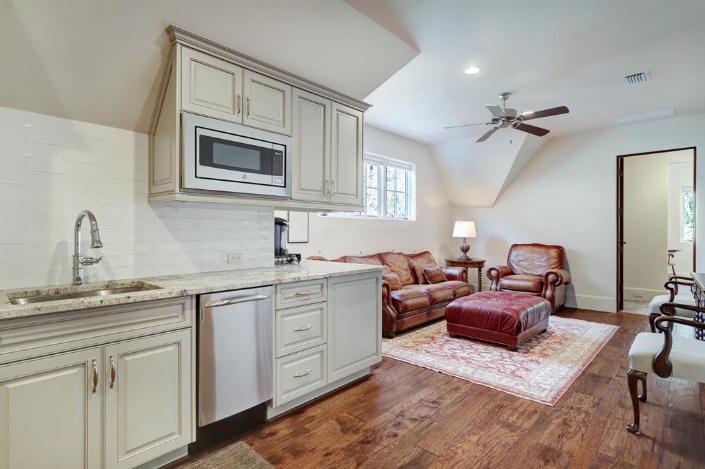 2 Longbow Ln, HOUSTON, TX 77024