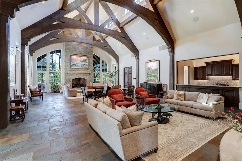 2 Longbow Ln, HOUSTON, TX 77024