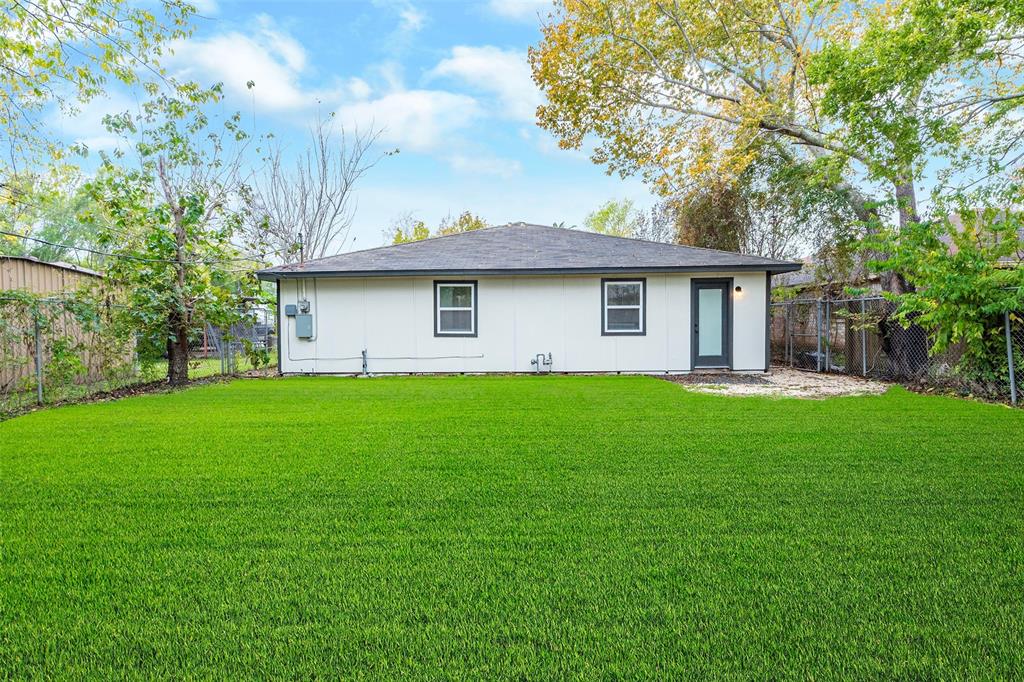 713 S 7th St, LA PORTE, TX 77571