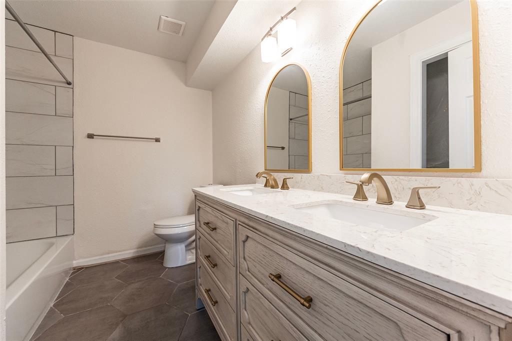 713 S 7th St, LA PORTE, TX 77571