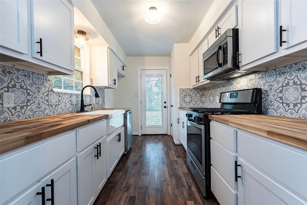 713 S 7th St, LA PORTE, TX 77571