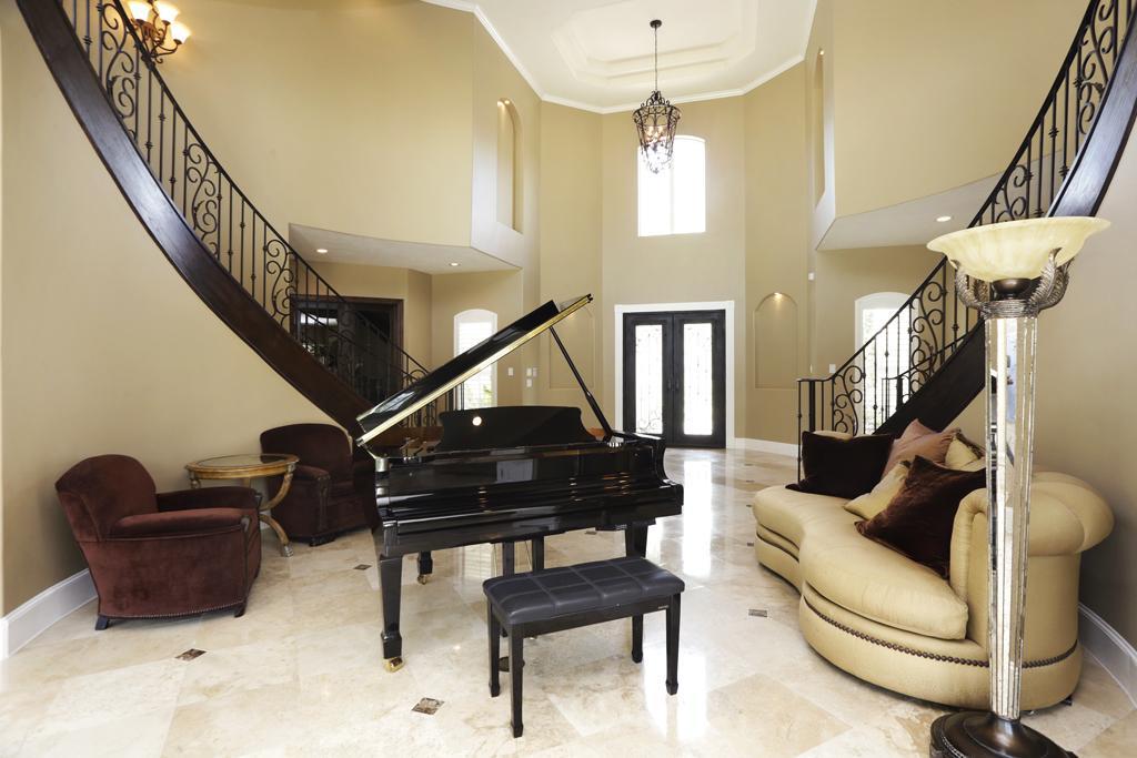 8243 Thompson Lake Dr, Missouri City, TX 77459