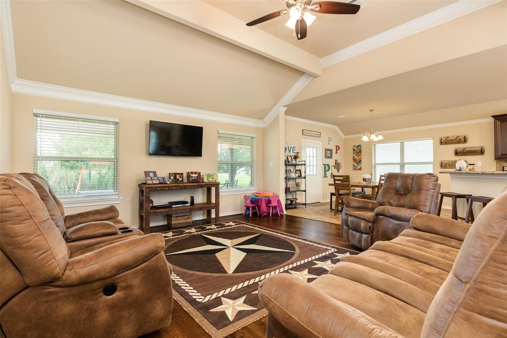 807 Hal Mclain Rd, MANVEL, TX 77578