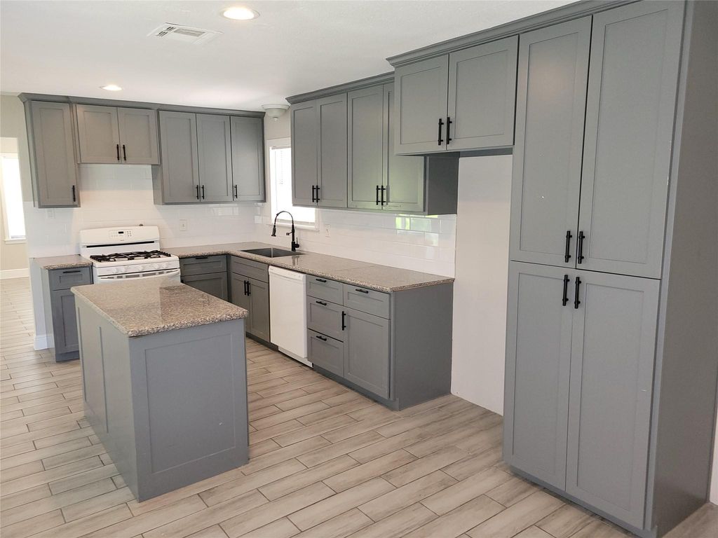 7803 Broadview Dr, HOUSTON, TX 77061